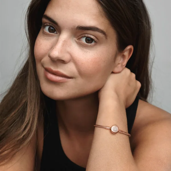 Foto de Polsera Disseny Cadena de Serp O Coronada Brillant de Pandora Moments Foto de Polsera Disseny Cadena de Serp O Coronada Brillant de Pandora Moments 589046C01 de pandora