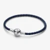 Foto de Polsera de Cuir Trenat Blau amb Tancament Rodó de Pandora Moments Foto de Polsera de Cuir Trenat Blau amb Tancament Rodó de Pandora Moments 592790C01 de pandora