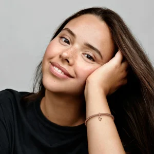 Foto de Charm Penjoll Lletra Minúscula v de l'Alfabet 782480C01 de pandora