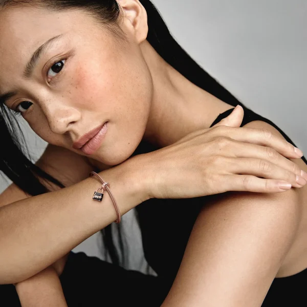 Foto de Charm Penjoll Cadenat Amor Foto de Charm Penjoll Cadenat Amor 782508C01 de pandora