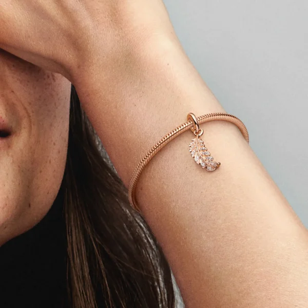 Foto de Charm Penjoll Ploma Corbada Flotant 782578C01 de pandora