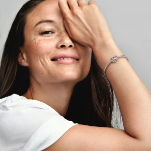 Foto de Charm Cor Roig Infinit Brillant 792246C01 de pandora