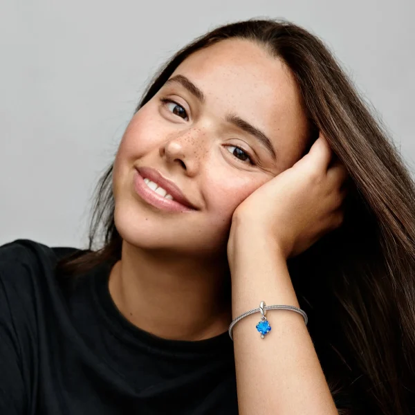 Foto de Charm Penjoll Arbre Familiar Cristall Murano Blau Foto de Charm Penjoll Arbre Familiar Cristall Murano Blau 792614C01 de pandora